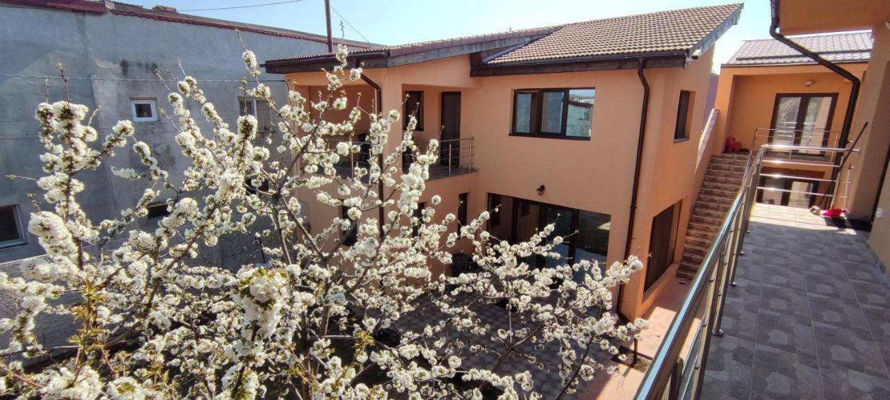Home Naya Bukares Bagian luar foto