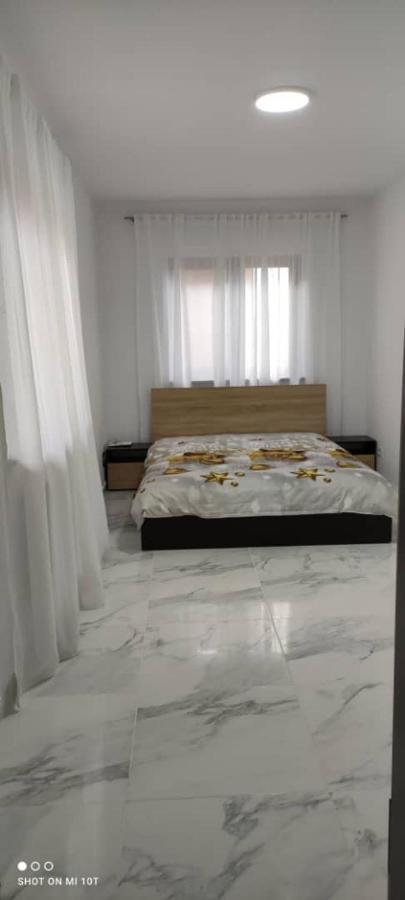 Home Naya Bukares Bagian luar foto